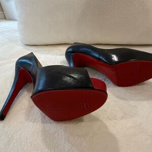 Authentic Christian Louboutin Very Prive- Black Leather Peep-Toe heels